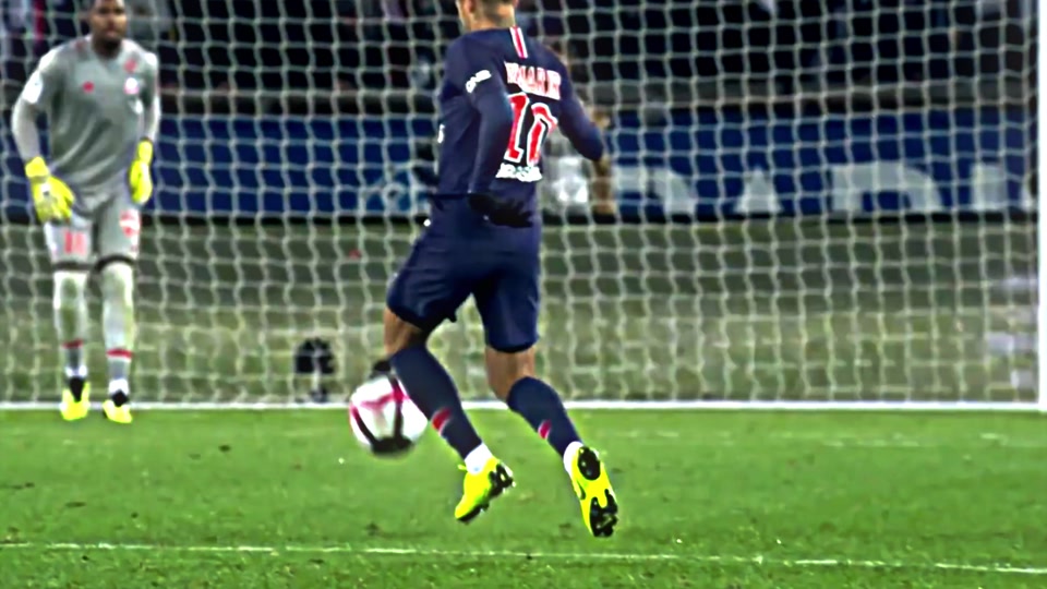 欧冠赛场精彩瞬间：巴萨2-0战胜国际米兰,（巴萨2-0力克国际米兰，欧冠赛场高光不断）