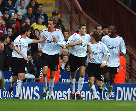 山东泰山达成中国顶级联赛总积分1500分里程碑，为中超首队（山东泰山总积分破1500分，成中超首队达成顶级联赛里程碑）