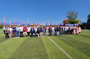 收到国足纪念球衣，尹鸿博：感谢祖国，为国出战是最大骄傲（获赠国足纪念球衣，尹鸿博致谢祖国：为国而战最荣耀）