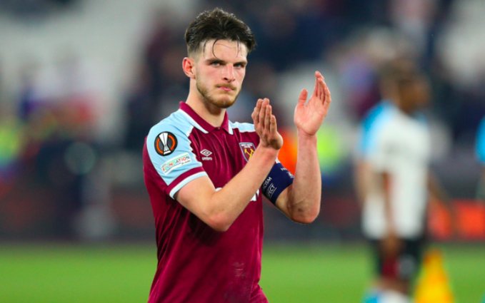 巴萨欧冠大名单：特狮回归，莱万、亚马尔、拉菲尼亚领衔锋线（巴萨欧冠名单出炉：特尔施特根复出，莱万、亚马尔、拉菲尼亚坐镇锋线）