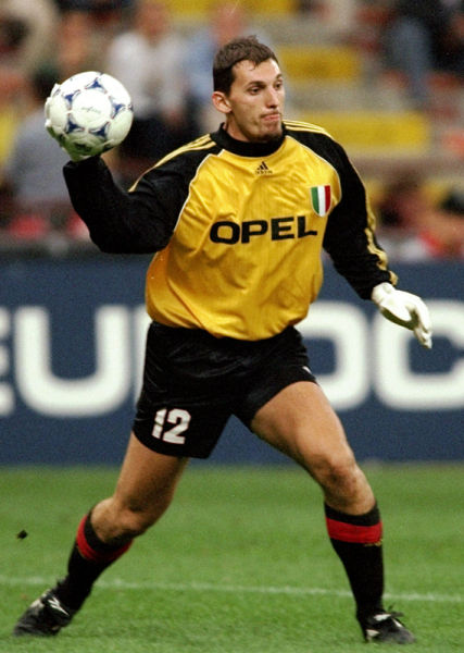 足球训练中如何提升爆发力？（提高足球爆发力的训练要点）