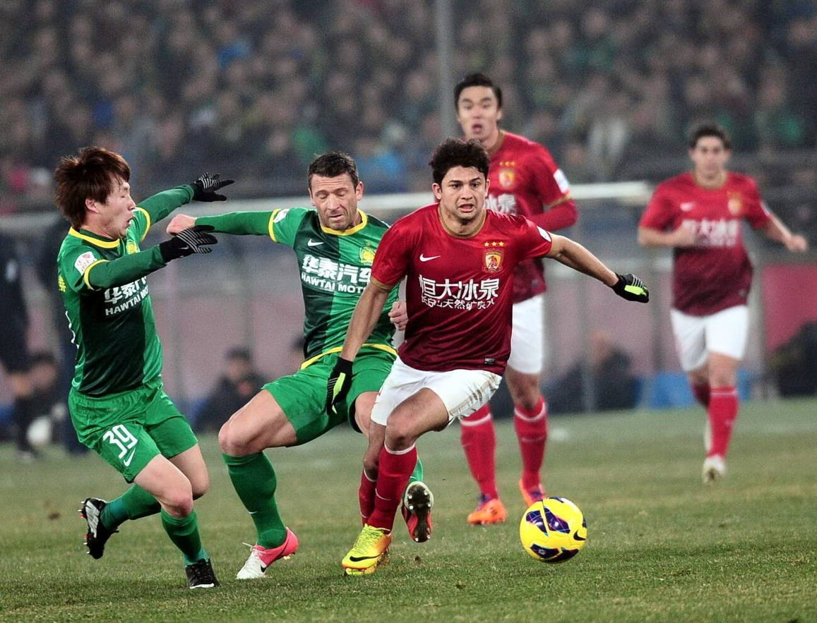 NBA常规赛战报：湖人客场险胜太阳,（NBA常规赛：湖人客场惊险击败太阳）